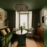 Hotel Le Jardin De Verre By Locke Paris