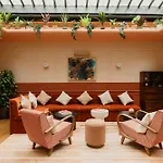 Hotel Le Jardin De Verre By Locke Paris