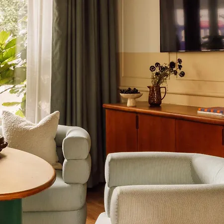 Le Jardin De Verre By Locke Hotell Paris